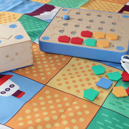 Coffret Cubetto+ : robot, planche d'interface, blocs et carte du monde