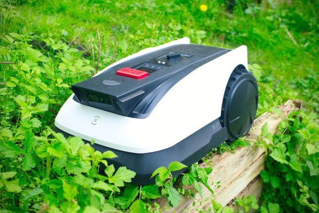 Ecovacs GOAT O800 RTK robot tondeuse test ambiance jardin