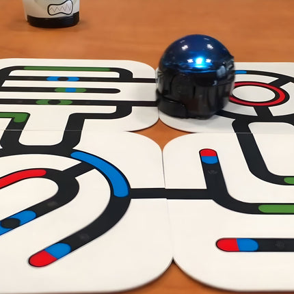 Ozobot Evo et ses LED de couleur en fonctionnement