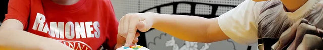 Enfants utilisant le Tale-Bot Pro sur une piste d'activités
