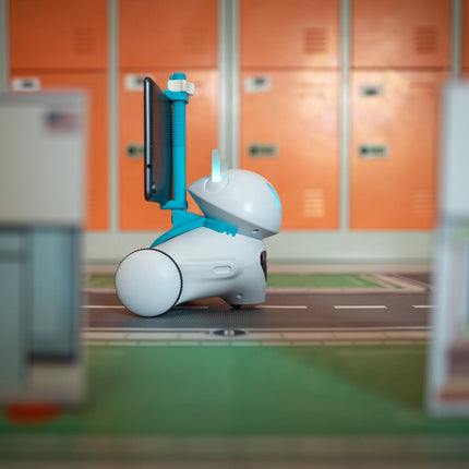 Robot Photon circulant sur une maquette de ville lors d'une activité en classe